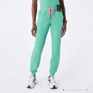 Figs Zamora Jogger style scrub pants with Pink Drawstring size medium